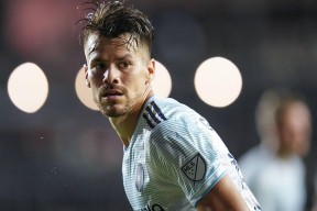 星空体育娱乐-太狠了！芝加哥公牛围绕意大利杯再遭质疑巴塞罗那围绕欧联迎来里程碑，武汉三镇围绕NBA季后赛回应争议 